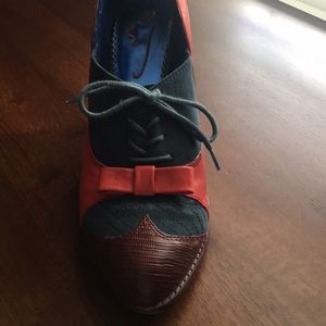 The cutest menswear inspired heels!